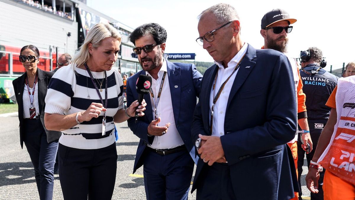 Mohammed ben Sulayem (w środku), Stefano Domenicali (po prawej)