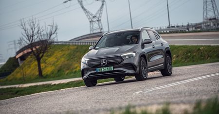 Test: Mercedes-Benz EQA to auto dla trochę odważnych. Jazda nim jest jak pływanie z rękawkami