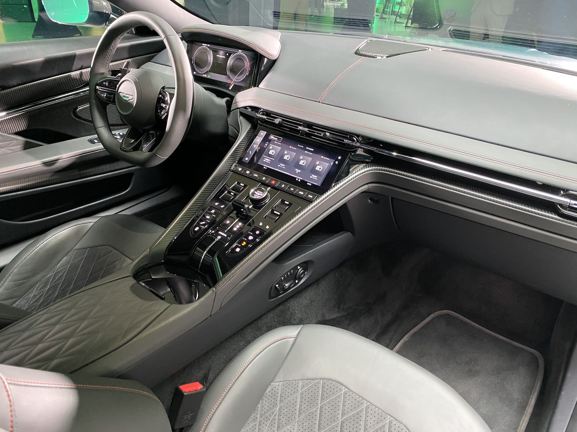 Aston Martin DB12 – polska premiera