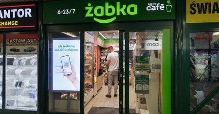 Żabka testuje nowe rozwiązania. "Stawiamy na roboty"