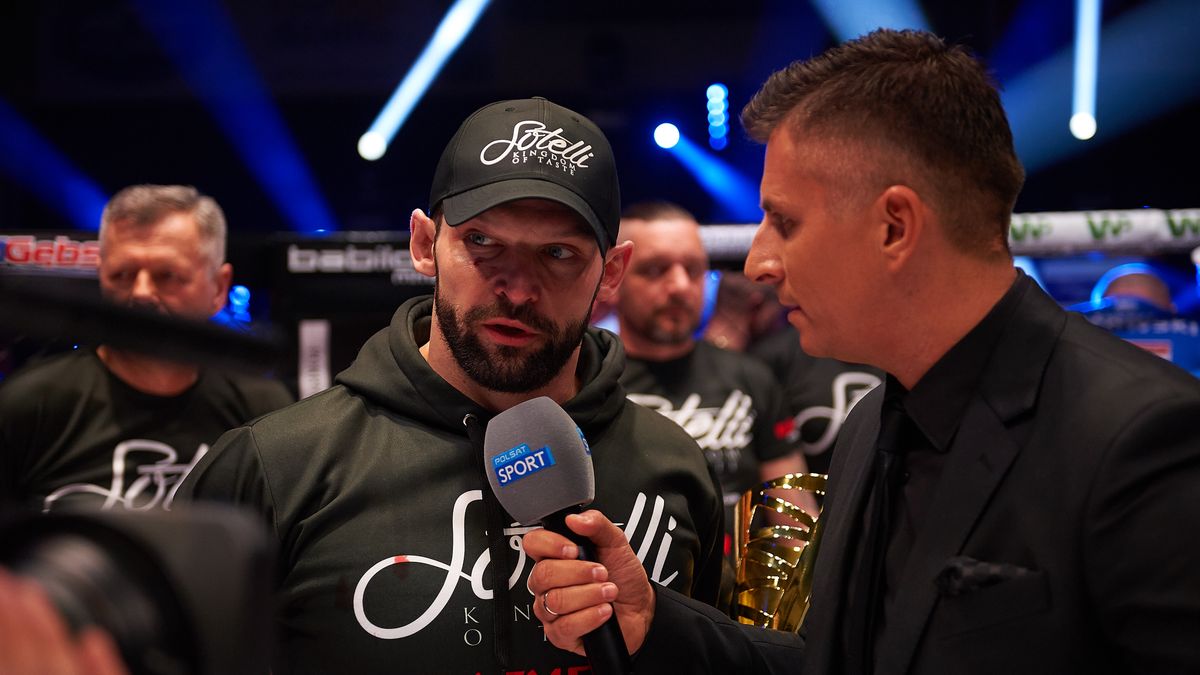 Materiały prasowe /  Piotr Duszczyk/boxingphotos.pl  / Na zdjęciu: Szymon Kołecki w rozmowie z Mateuszem Borkiem