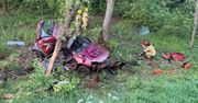 Opel owinął się wokół drzewa. Tragiczny wypadek na Mazowszu