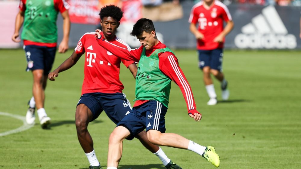 Zdjęcie okładkowe artykułu: East News / imago/kolbert-press/EAST NEWS / Na zdjęciu: Flavius Daniliuc (przy piłce) i David Alaba na treningu Bayernu Monachium