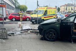 Samochód uderzył w Instytut Lotnictwa. Służby są na miejscu