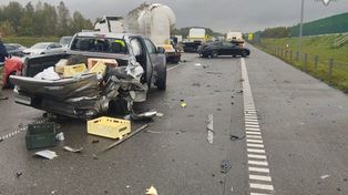 Zderzenie czterech osobówek i ciężarówki na autostradzie A1. Cztery osoby trafiły do szpitali
