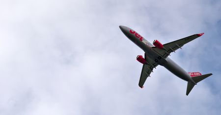 Uprawiali seks w samolocie. Załodze powiedzieli, że się modlą