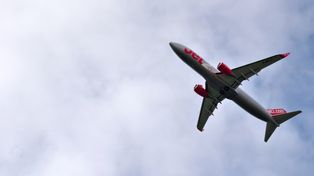 Uprawiali seks w samolocie. Załodze powiedzieli, że się modlą