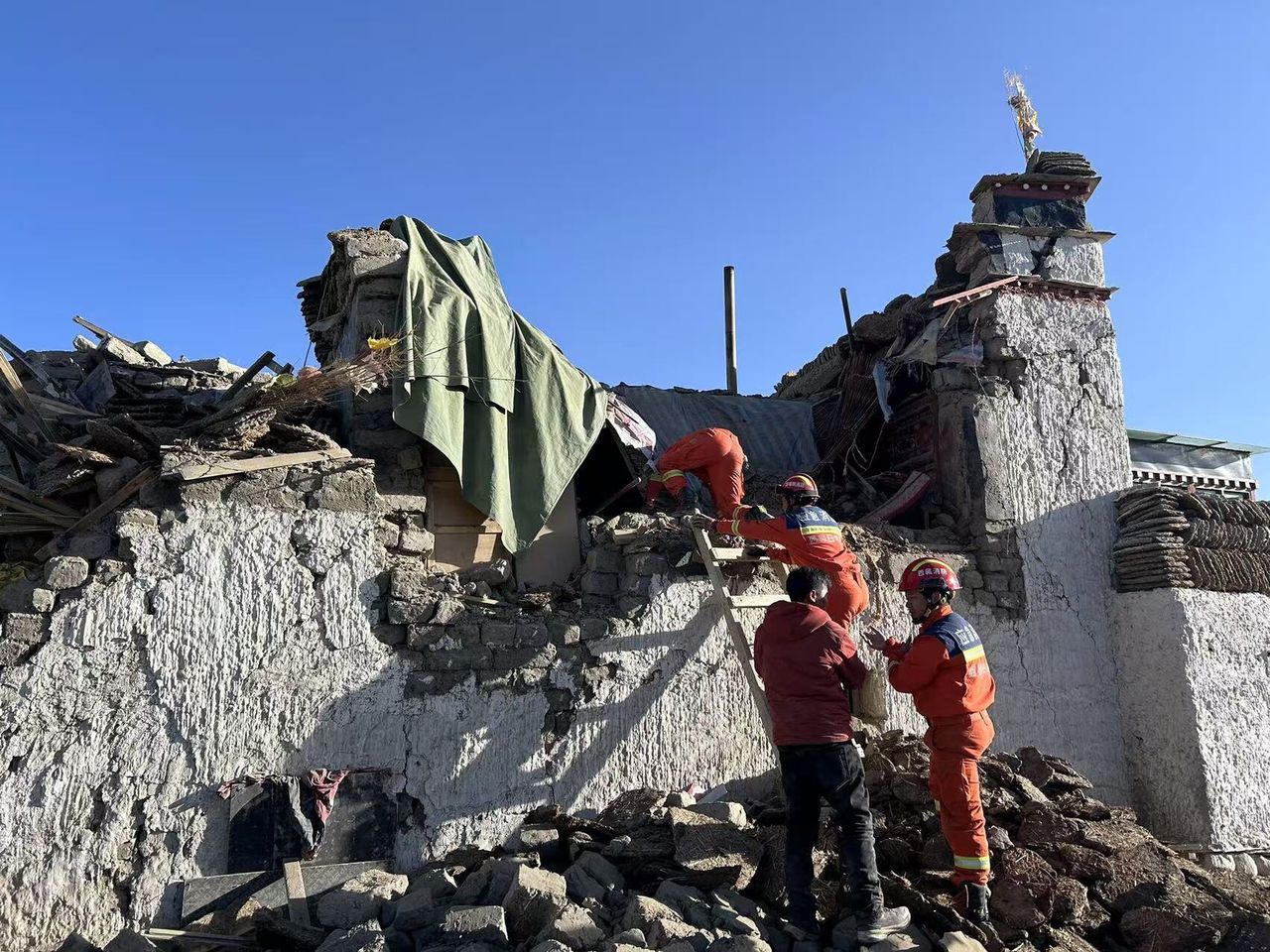Quake in Tibet: Rescuers race against time amid aftershocks