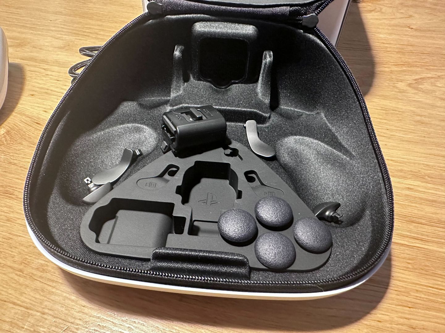 DualSense Edge - pad do PlayStation 5