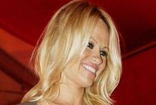 Jak się bawi Pamela Anderson?
