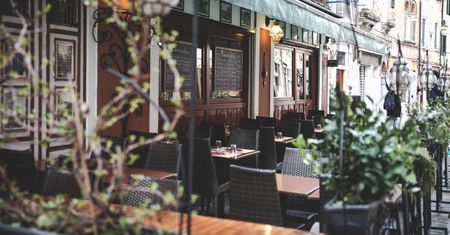 Przez nieuwagę zapłacili w restauracji 5 tysięcy za obiad. Rachunek ich załamał
