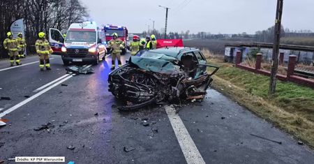 Zderzenie samochodu z autobusem w województwie łódzkim. Jedna osoba zginęła