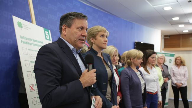 Janusz Piechociński oraz kandydatki PSL do parlamentu podczas konferencji