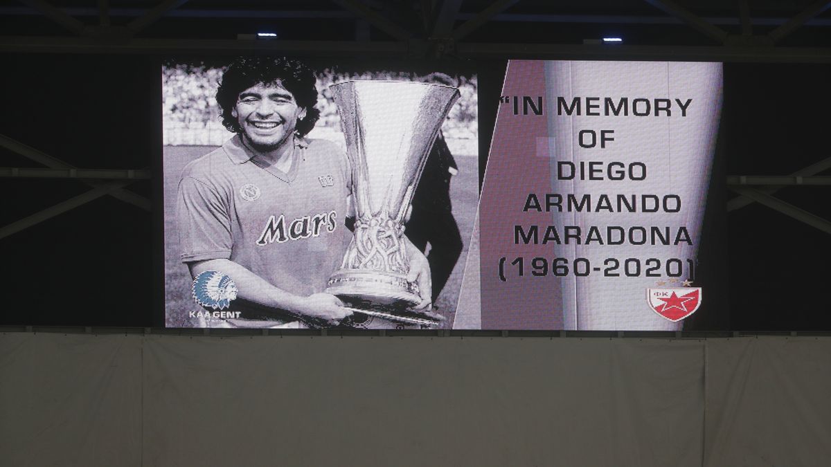 Zdjęcie okładkowe artykułu: PAP/EPA / STEPHANIE LECOCQ / Piłkarski świat opłakuje śmierć Diego Maradony