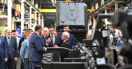 Premier Morawiecki z gospodarską wizytą w Jelczu. "Zmiany, które widzę, idą w dobrym kierunku"