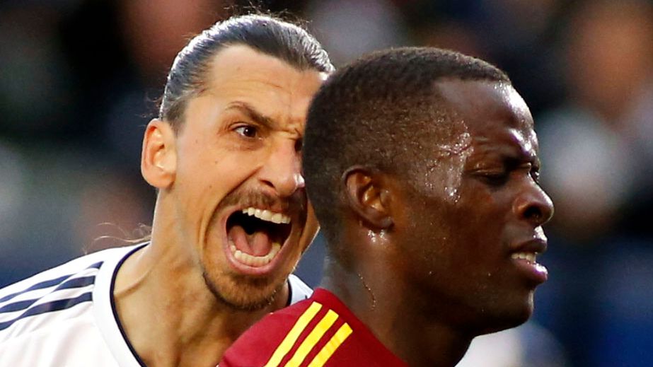 Getty Images / Katharine Lotze / Getty Images / Na zdjęciu: Zlatan Ibrahimović krzyczy do obrońcy Real Salt Lake