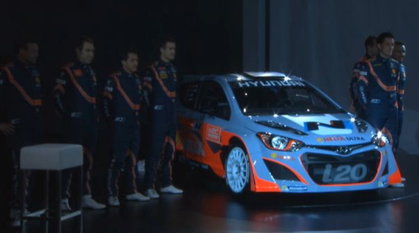 Kierowcy oraz samochód ekipy Hyundai Shell World Rally Team