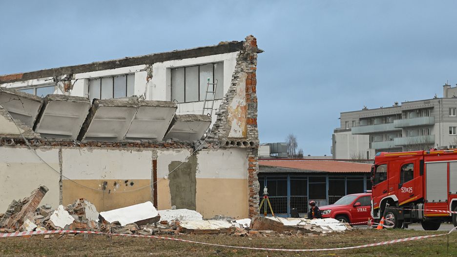 rumowisko
Marcin Obara
akcja ratownicza, gruzowisko, hala, ratownicy, rumowisko, s�u�by, stra� po�arna, zawalona