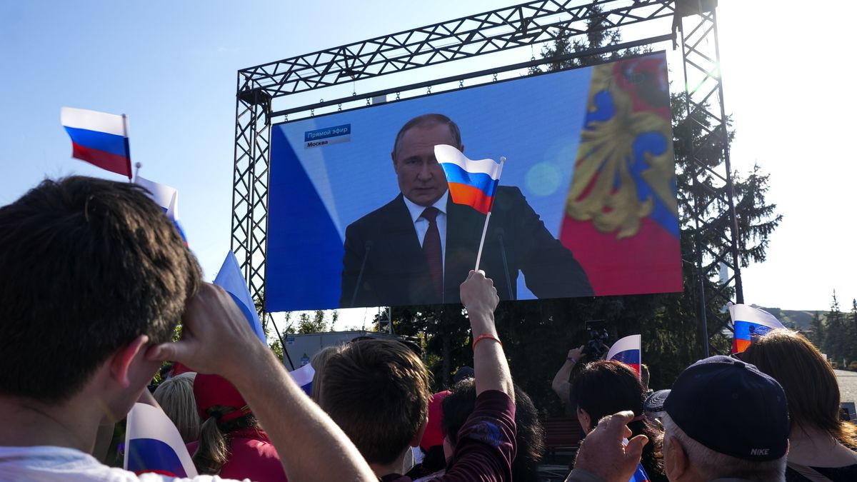 Russia illegally annexes 4 Ukrainian regions
SAVUR-MOHYLA, UKRAINE - SEPTEMBER 30: People holding Russian flags take part in a rally after Russia announced illegal annexation of four regions of Ukraine, in Savur-mohyla, Donetsk Oblast, Ukraine on September 30, 2022. The referendums that took place in Donetsk, Kherson, Luhansk, Zaporizhzhia regions have been condemned by the international community, with European nations and the US calling them 'sham' and that they will not be recognized. (Photo by Stringer/Anadolu Agency via Getty Images)
Anadolu Agency
controversial referendum, moscow, rally, ukrainian regions