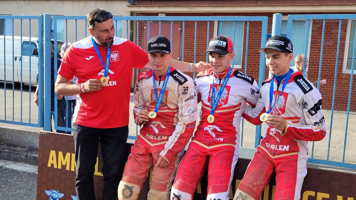 WP SportoweFakty / Maciej Kmiecik / Na zdjęciu od lewej: Rafał Dobrucki (trener kadry), Jakub Krawczyk, Damian Ratajczak i Oskar Paluch