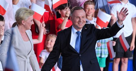 Porównanie majątków Dudy i Trzaskowskiego. Który z kandydatów jest zamożniejszy?