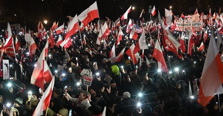 Pół miliona osób na marszu PiS? Motyka odpowiada Sakiewiczowi