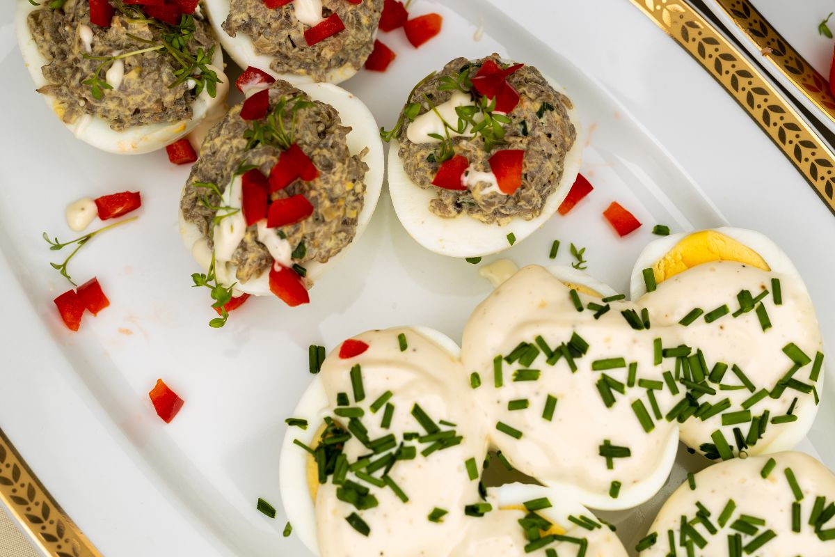 Przez lata Polacy unikali, bo bali się o zdrowie. Wyjaśnijmy raz na zawsze, czy jajka podnoszą cholesterol