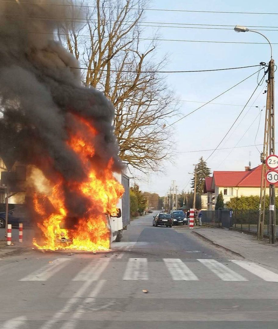 Pożar auta dostawczego w Markach