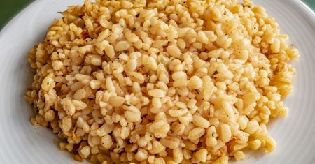 Kasza bulgur. Jakie ma właściwości i jak się ją je?