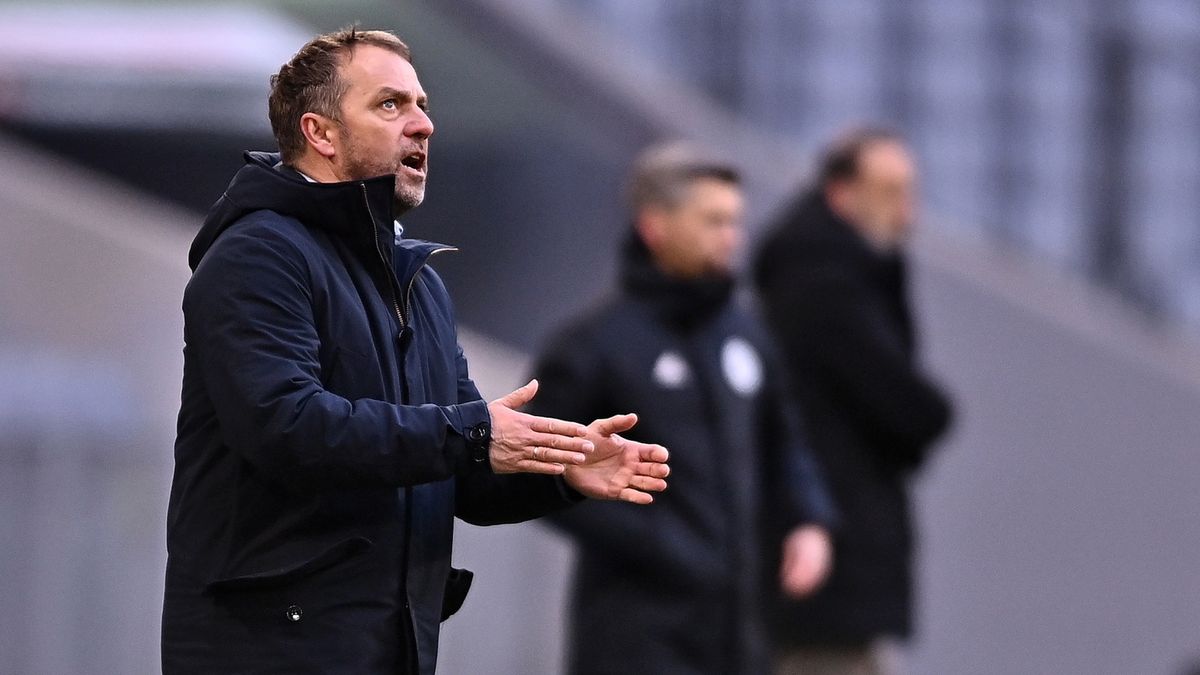 PAP/EPA / LUKAS BARTH-TUTTAS  / Na zdjęciu: Hansi Flick (z lewej)