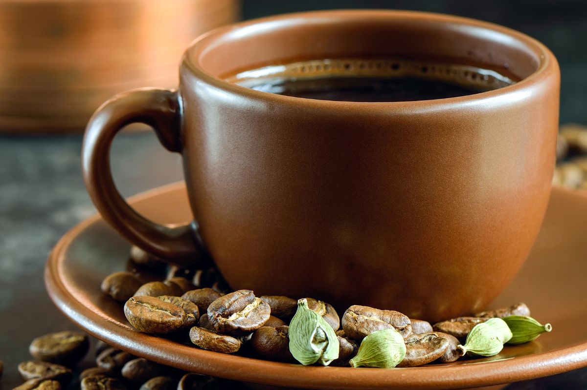 Pij kawę z tym dodatkiem. Niweluje wzdęcia, odchudza i chroni przed nowotworami