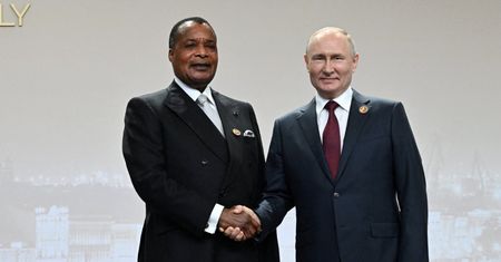 Putin inwestuje w Afrykę. Moskwa zaprasza tysiące studentów z Konga