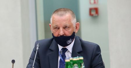 "Dwóch synów straciłem, trzeciego nie stracę". Banaś zapowiada, że w sporze z PiS "jest gotowy na wszystko"