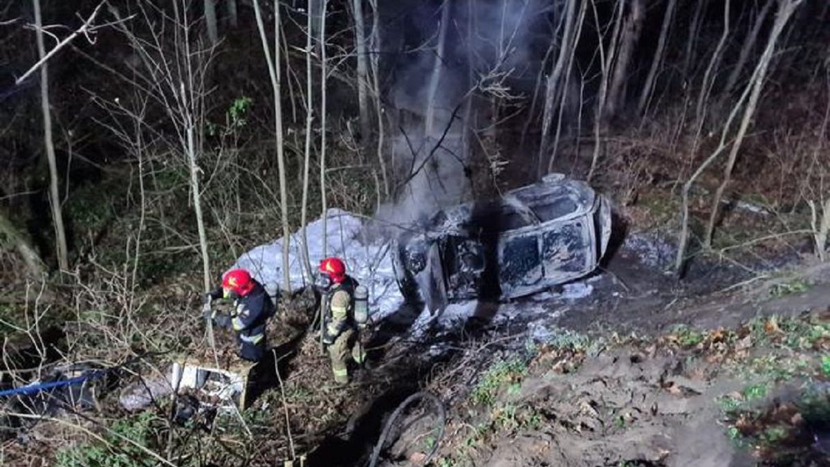 Auto, w którym spłonęło dwóch bezdomnych 