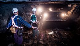 Sejm obniżył podatek od wydobycia miedzi i srebra. Kurs KGHM w dół