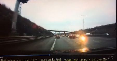 Jechał motocyklem pod prąd na autostradzie. Dramatyczny finał pościgu w Wielkiej Brytanii