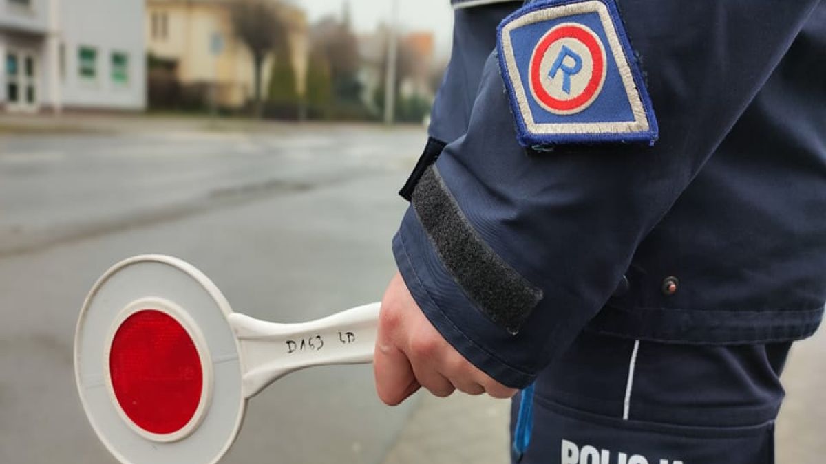 Był tak pijany, że zasnął za kierownicą