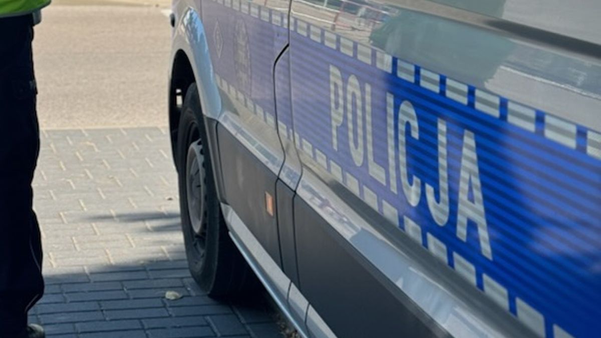  2-letni chłopiec sam wyszedł z domu i wybiegł na ulicę 