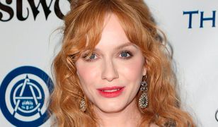 "Mad Men": Christina Hendricks epatuje biustem w obcisłej sukience