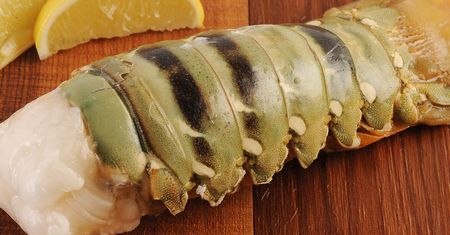Langusta poddana obróbce nawilżającej mięso