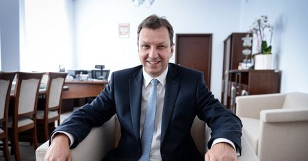 Aukcja na częstotliwości LTE. Halicki chce szybkiego końca przetargu
