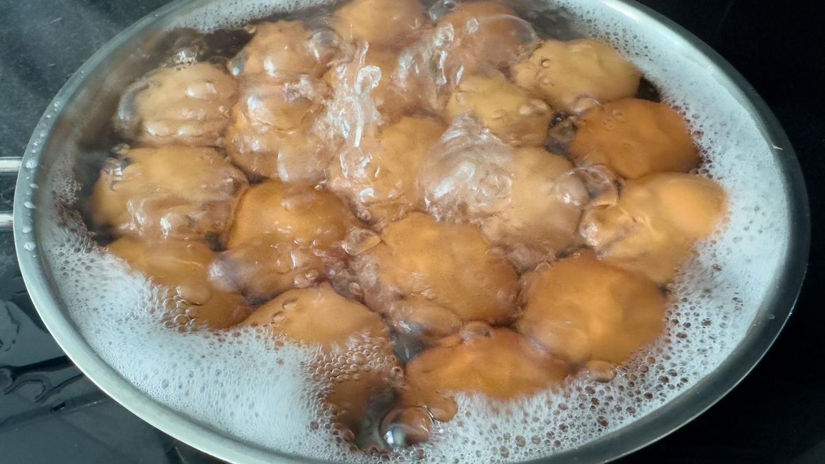 Jak uchronić się od zatrucia jajkami? Wystarczy dziecinnie prosty test