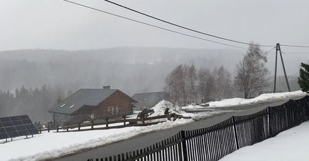 Niż Dudley przyniósł wichury, burze i grad nad Polskę. Nagranie z Beskidu Żywieckiego