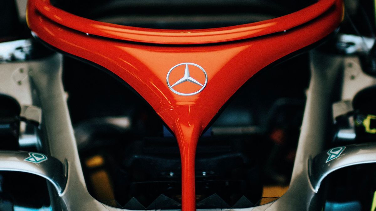 Zdjęcie okładkowe artykułu: Materiały prasowe / Mercedes / Na zdjęciu: system Halo w modelu W10