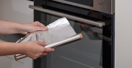 Używasz w ten sposób folii aluminiowej? To poważny błąd
