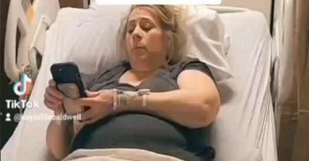 Zaszła w ciążę w wieku 51 lat. Paskudne, jak zareagowali internauci