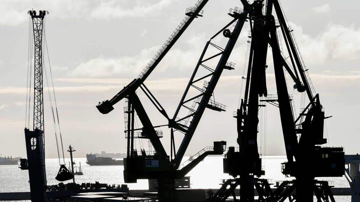 Prze?adunek w?gla w gdy?skim porcie14.09.2022 Gdynia Port Halda wegla Fot. Wojciech Strozyk/REPORTERWojciech Strozyk/REPORTER