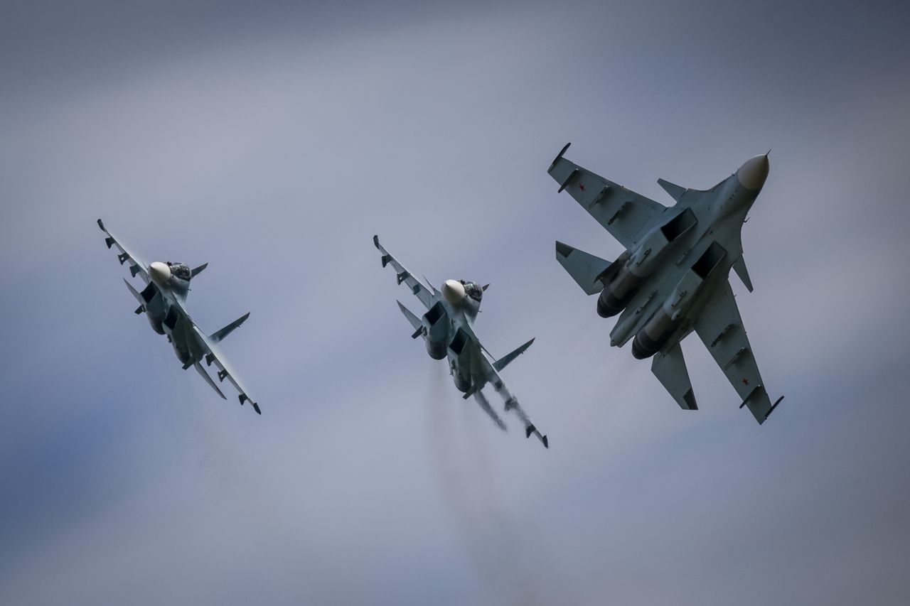 Rosyjskie samoloty Su-30, które przenoszą rakiety Ch-31P
