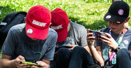 Dzieci szastają pieniędzmi. Kieszonkowe wydają na gry