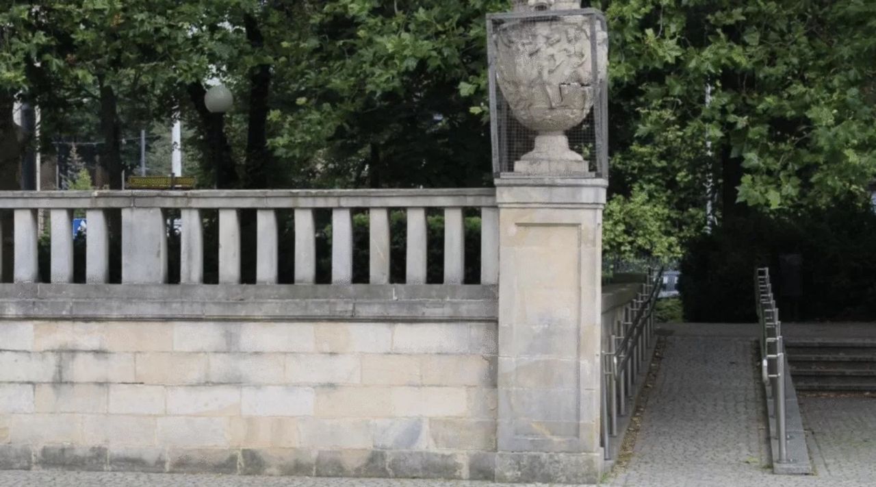 Poznań: Zabytkowe wejście do parku Mickiewicza odzyska dawny blask